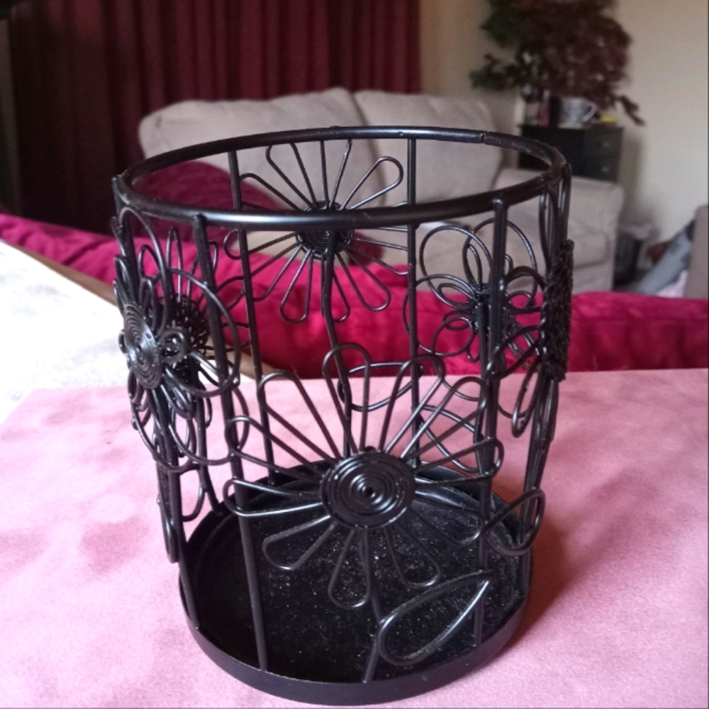 Office pen holder- Flower motif